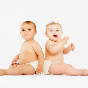 Deux bébés, promotion d'une formation continue.