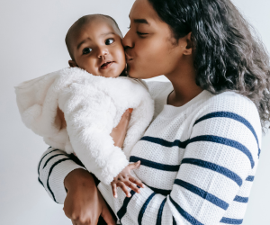 Besoins fondamentaux des bébés, besoin de contact et lien d’attachement