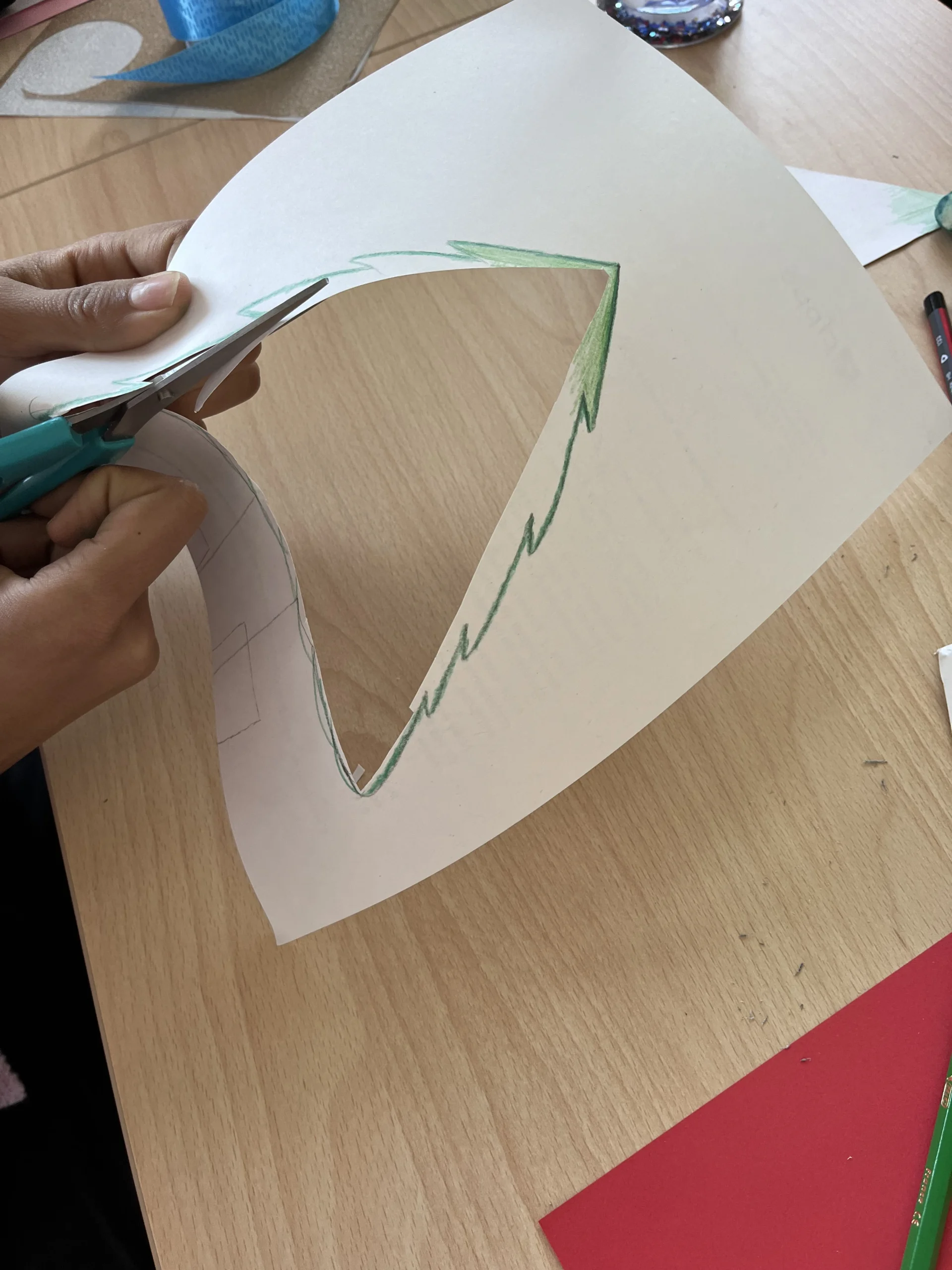 Découpage d'un sapin de Noël