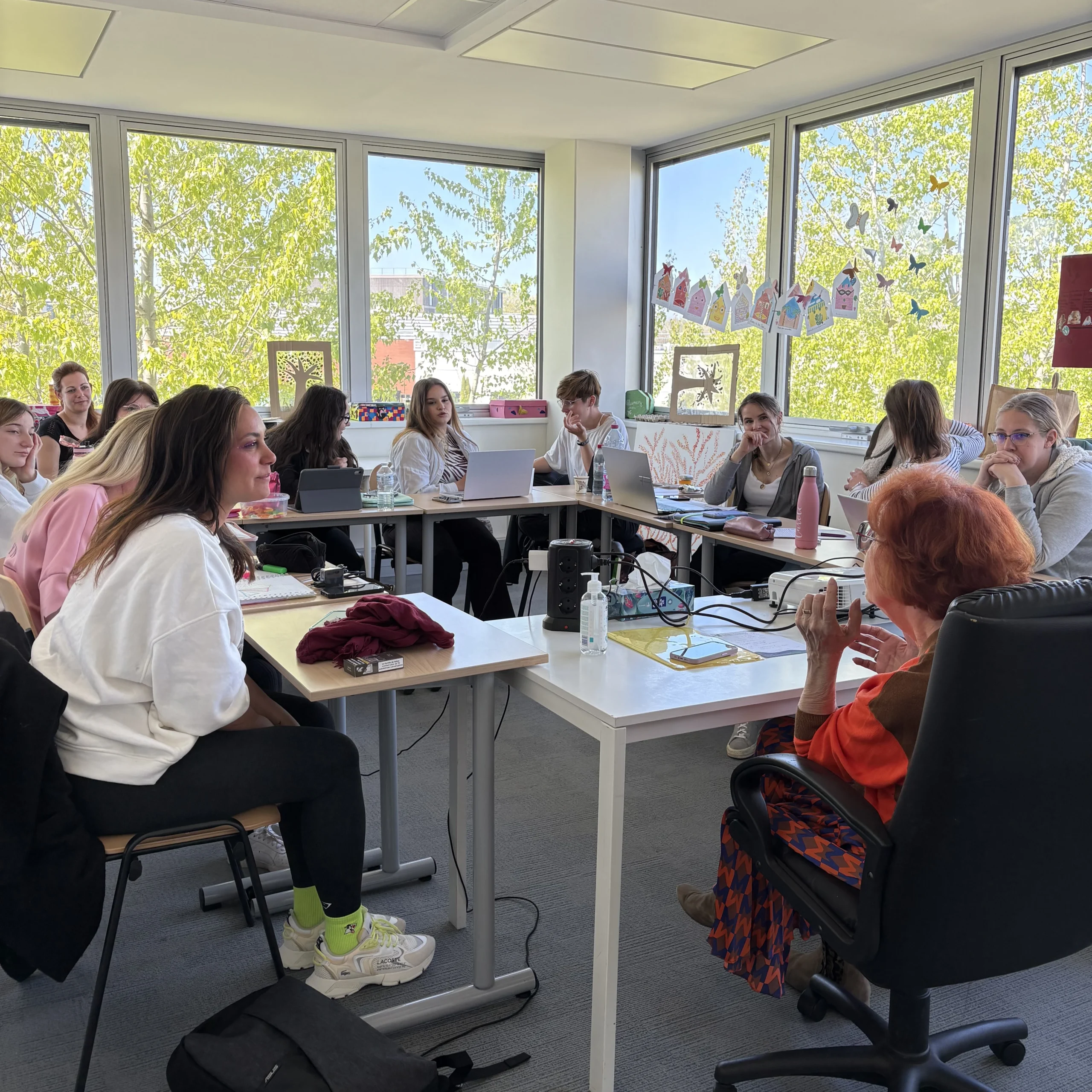 Un cours en formation Accueillant Éducatif