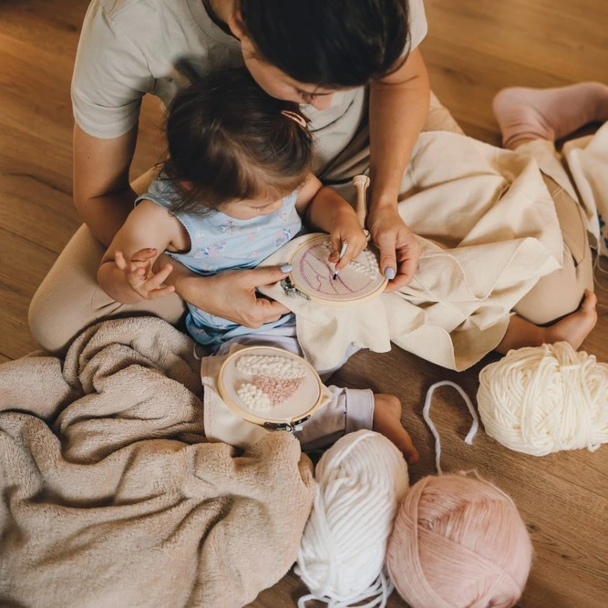 Créer avec les enfants : couture sans machine